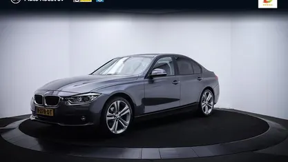 Grijs Gebruikt 2018 BMW 318 Executive Sedan | € 20.125 (Super prijs)