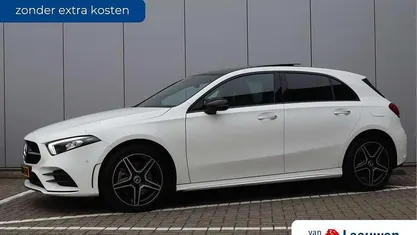 Wit Occasion 2022 Mercedes A250 AMG line Hatchback | € 29.995 (Eerlijke prijs)