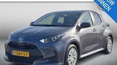Grijs Gebruikt 2023 Toyota Yaris Hybrid Active Hatchback | € 21.450 (Eerlijke prijs)