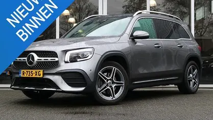 Grijs Gebruikt 2023 Mercedes GLB180 AMG line SUV | € 42.950 (Eerlijke prijs)