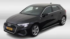 Zwart Gebruikt 2021 Audi A3 Sportback e-tron S-Line Sedan | € 28.950 (Eerlijke prijs)