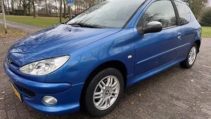 Occasion 2007 Peugeot 206 Forever Hatchback | € 999 (Eerlijke prijs)