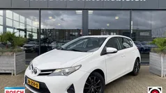Wit Gebruikt 2014 Toyota Auris Comfort Hatchback | € 9.200 (Eerlijke prijs)