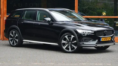 Zwart (metallic) Gebruikt 2021 Volvo V60 CC Stationwagen | € 35.850 (Super prijs)