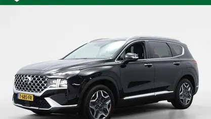 Phantom black (zwart metallic) Gebruikt 2023 Hyundai Santa Fe Premium SUV | € 41.950 (Eerlijke prijs)