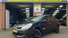 Gebruikt 2008 Renault Clio II Rip Curl Hatchback | € 1.750 (Eerlijke prijs)