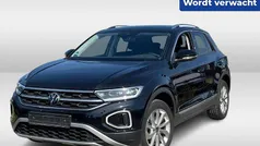 Zwart Gebruikt 2022 VW T-Roc Style SUV | € 28.950 (Goede deal)