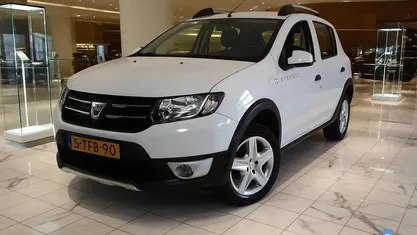 Wit Gebruikt 2014 Dacia Sandero Lauréate Hatchback | € 6.950 (Eerlijke prijs)