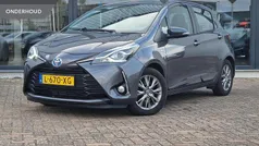 Gebruikt 2017 Toyota Yaris Hybrid Design Hatchback | € 14.450 (Eerlijke prijs)
