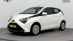 Gebruikt 2020 Toyota Aygo X-play Hatchback | € 14.945 (Eerlijke prijs)