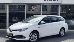 Wit Gebruikt 2018 Toyota Auris Hybrid Hatchback | € 14.900 (Eerlijke prijs)