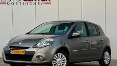 Bruin (metallic) Gebruikt 2011 Renault Clio II Collection Hatchback | € 3.499 (Eerlijke prijs)