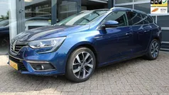 Blauw, metallic lak Gebruikt 2017 Renault Mégane GrandTour Bose Edition Stationwagen | € 11.900 (Eerlijke prijs)