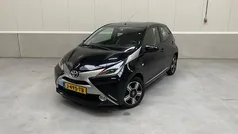 Zwart (metallic) Gebruikt 2015 Toyota Aygo X-cite Hatchback | € 7.950 (Eerlijke prijs)