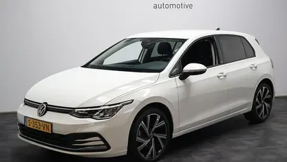 Wit Gebruikt 2022 VW Golf VIII Style Hatchback | € 27.495 (Eerlijke prijs)