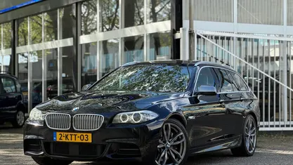 Zwart Gebruikt 2013 BMW M550 M Sport Sedan | € 14.950 (Eerlijke prijs)