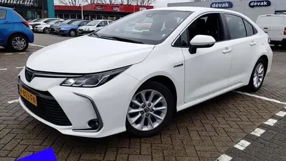 Wit Gebruikt 2020 Toyota Corolla Active Sedan | € 17.990 (Eerlijke prijs)
