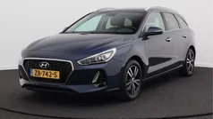 Blauw, metallic lak Gebruikt 2019 Hyundai i30 Premium Stationwagen | € 14.750 (Eerlijke prijs)