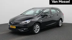 Zwart Gebruikt 2020 Opel Astra Edition Stationwagen | € 13.440 (Eerlijke prijs)