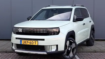 Occasion 2025 Fiat Grande Panda La Prima Hatchback | € 25.900 (Eerlijke prijs)