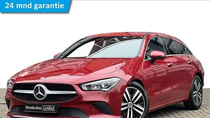 Rood, metallic lak Gebruikt 2020 Mercedes CLA180 Shooting Brake Luxury Stationwagen | € 26.400 (Eerlijke prijs)