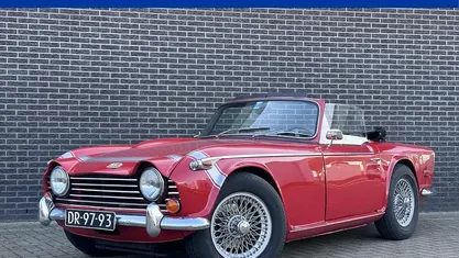 Rood Gebruikt 1967 Triumph TR 250 Cabriolet | € 37.900