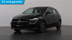 Zwart, metallic lak Gebruikt 2024 Mercedes B250e Luxury MPV | € 37.850 (Eerlijke prijs)