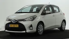 Wit Gebruikt 2017 Toyota Yaris Hybrid Trend Hatchback | € 12.945 (Eerlijke prijs)
