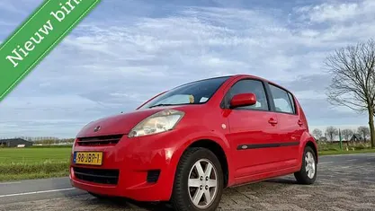 Occasion Daihatsu Sirion 69 PK (50 kW) 2009 Rood Hatchback