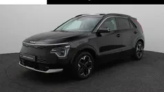 Zwart, metallic lak Gebruikt 2023 Kia e-Niro SUV | € 33.940 (Eerlijke prijs)