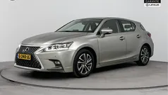 Grijs metallic Gebruikt 2019 Lexus CT200h Business Edition Hatchback | € 20.950 (Eerlijke prijs)