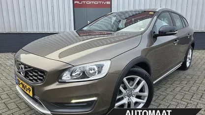 Gebruikt 2016 Volvo V60 CC Summum Stationwagen | € 19.995 (Eerlijke prijs)