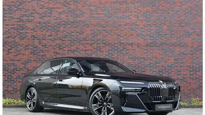 Zwart Gebruikt 2023 BMW M760e Executive Sedan | € 109.950 (Super prijs)