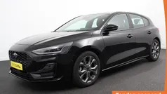 Zwart Gebruikt 2023 Ford Focus ST-Line Stationwagen | € 21.790 (Eerlijke prijs)
