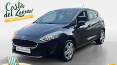 Absolute black (pnzat) Gebruikt 2019 Ford Fiesta Trend Hatchback | € 11.945 (Eerlijke prijs)