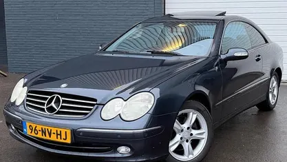 Zwart (metallic) Occasion 2004 Mercedes 240 Avantgarde Coupé | € 3.850 (Eerlijke prijs)