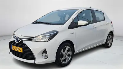 Wit Gebruikt 2016 Toyota Yaris Hybrid Hatchback | € 14.445 (Eerlijke prijs)