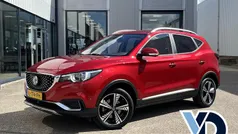 Rood Gebruikt 2021 MG ZS Luxury Sedan | € 14.950 (Goede deal)