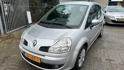 Occasion Renault Grand Modus Exception 101 PK (74 kW) 2010 Grijs MPV