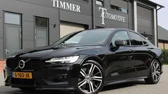 Zwart, metallic lak Gebruikt 2019 Volvo S60 R-Design Sedan | € 26.900 (Eerlijke prijs)