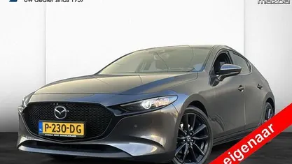 Machine grey (grijs metallic) Gebruikt 2022 Mazda 3 Comfort Hatchback | € 18.950 (Goede deal)