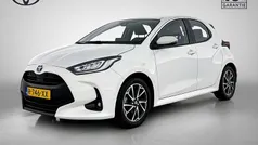 Wit Gebruikt 2022 Toyota Yaris Hybrid Hatchback | € 21.445 (Eerlijke prijs)