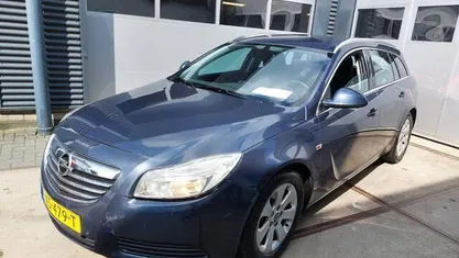 Blauw, metallic lak Gebruikt 2011 Opel Insignia Stationwagen | € 2.500 (Eerlijke prijs)