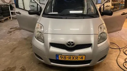 Occasion Toyota Yaris Cool 99 PK (72 kW) 2011 Grijs Hatchback