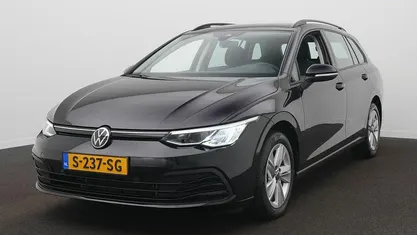 Zwart Occasion 2023 VW Golf VIII Business Stationwagen | € 26.000 (Goede deal)