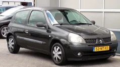 Zwart Gebruikt 2004 Renault Clio II Authentique Hatchback | € 795 (Eerlijke prijs)