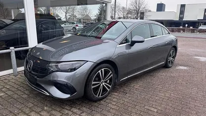 Grijs (metallic) Gebruikt 2022 Mercedes EQE350 Luxury Sedan | € 37.950 (Goede deal)