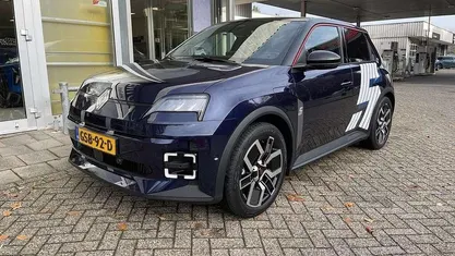 Blauw Gebruikt 2024 Renault R5 Komfort Hatchback | € 29.395 (Eerlijke prijs)
