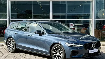 Blauw Occasion 2025 Volvo V60 Plus Stationwagen | € 44.644 (Eerlijke prijs)
