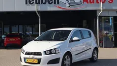 Wit, metallic lak Gebruikt 2012 Chevrolet Aveo LT Hatchback | € 4.495 (Eerlijke prijs)